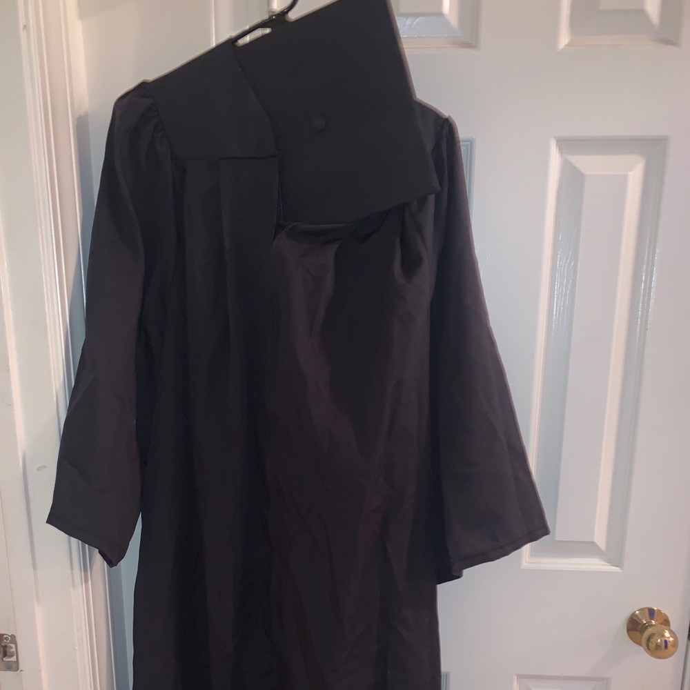 Unisex Black Graduation Cap & Gown For 5’3-5’5